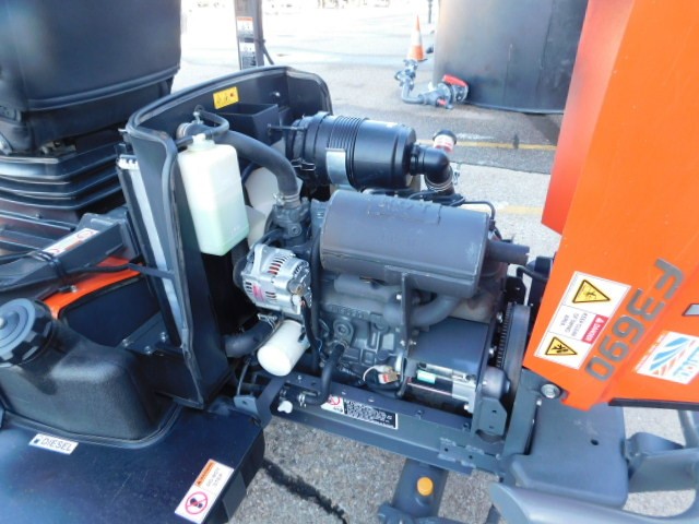 2XU Men's Long Sleeve Fibretech T-Shirt, Size 2XL, White/ Orange.  Buyers N