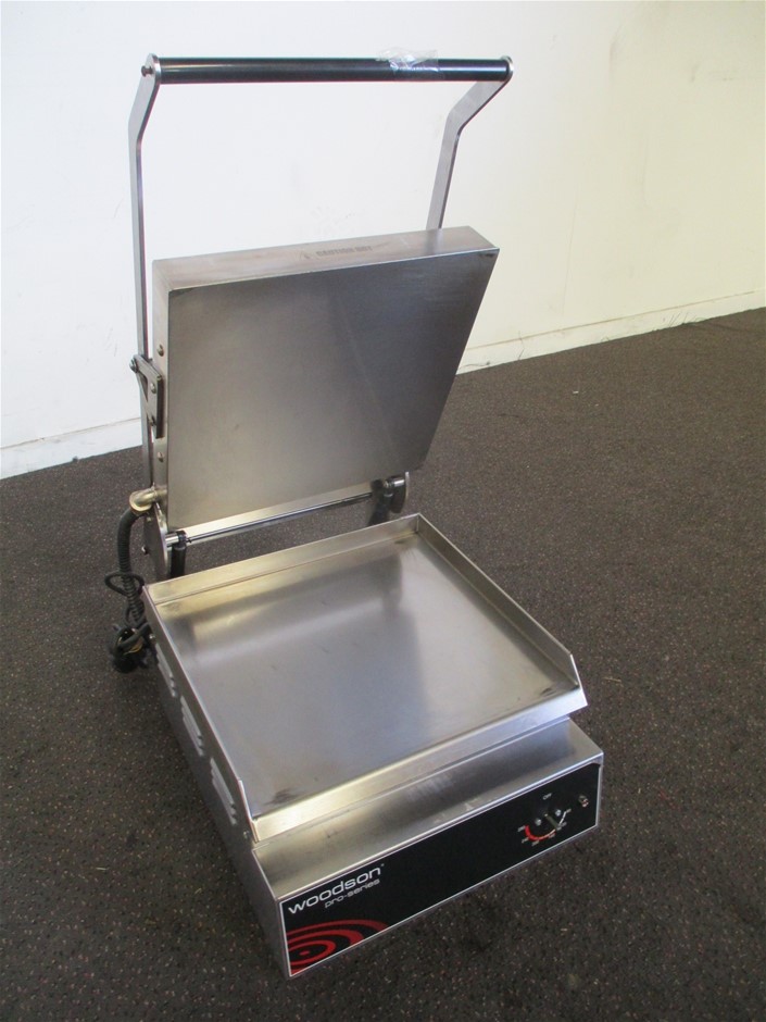 Silver-Filled Cuban Bracelet with Simulated Diamond Clasp, 8MM - 17.8cm