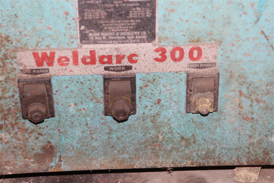 Designer Filigree Locket with Simulated Diamond Necklace in Silver