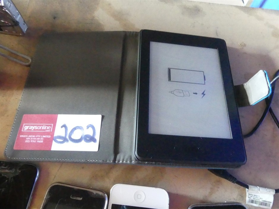 BULK PACK - 10 x 5mm Christmas Earrings (5 x Green, 5 x red)