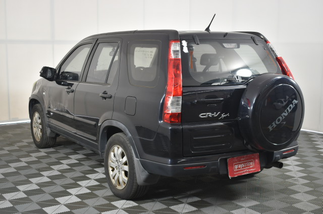 Designer Floral Necklace in Gold