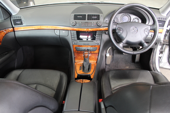 TAHARI Urbanite Indoor Area Rug, 240cm x 300cm, Cream. Made in Turkey. NB: