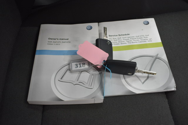 WATERPIK Ultra & Cordless Plus Waterflosser Pack. N.B: 4 x missing flosser