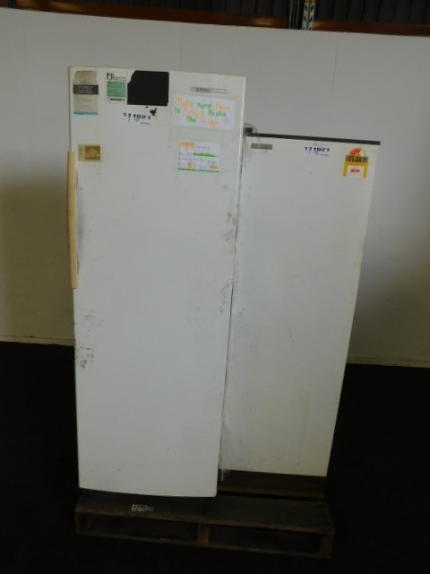 DELONGHI Pinguino Compact 2.1kW Portable Air Conditioner, Model PAC ES72 CL