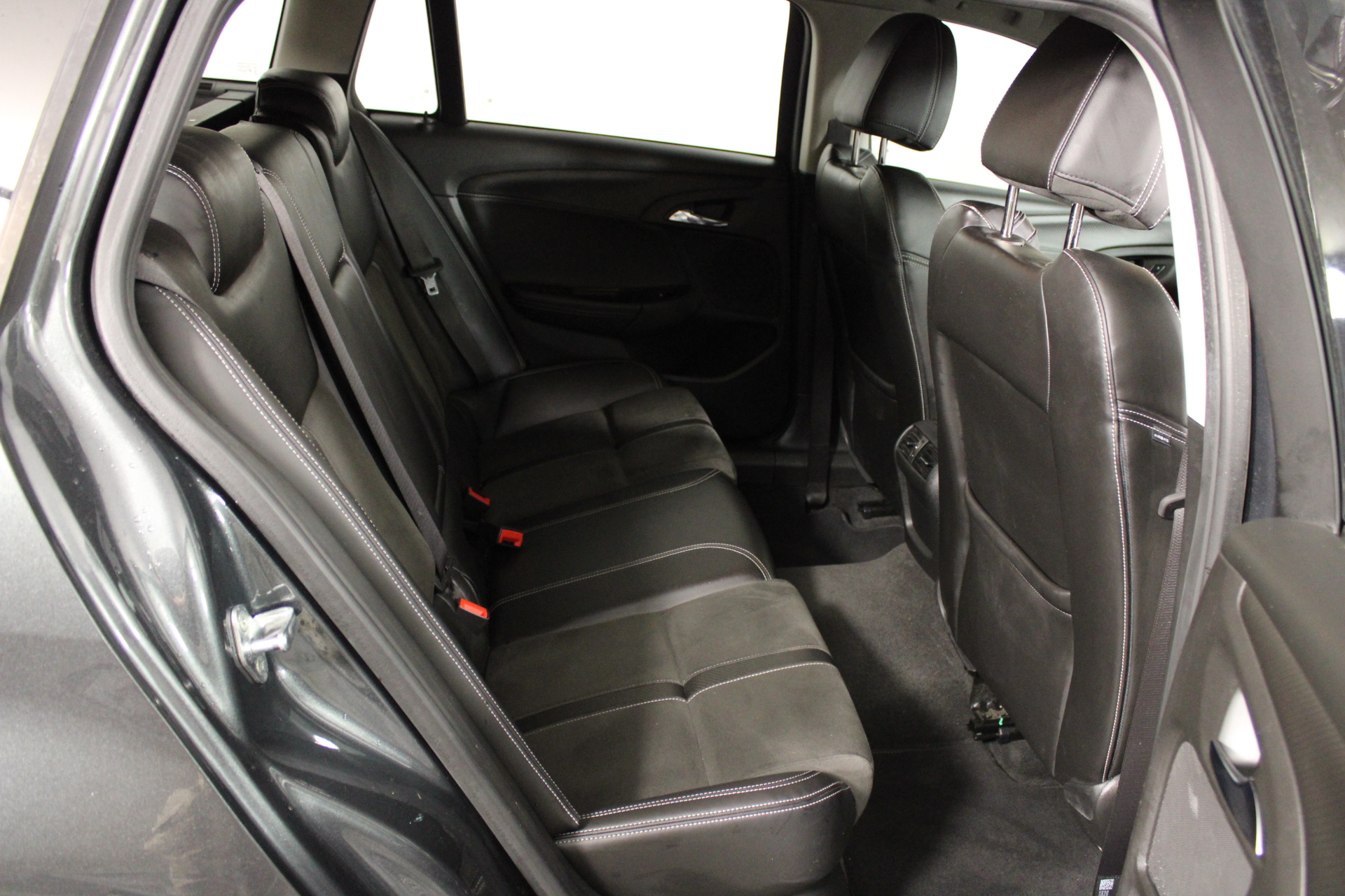 9K WHITE GOLD 'W' 0.09 HI I1 DIAMOND NECKLACE 40+5cm