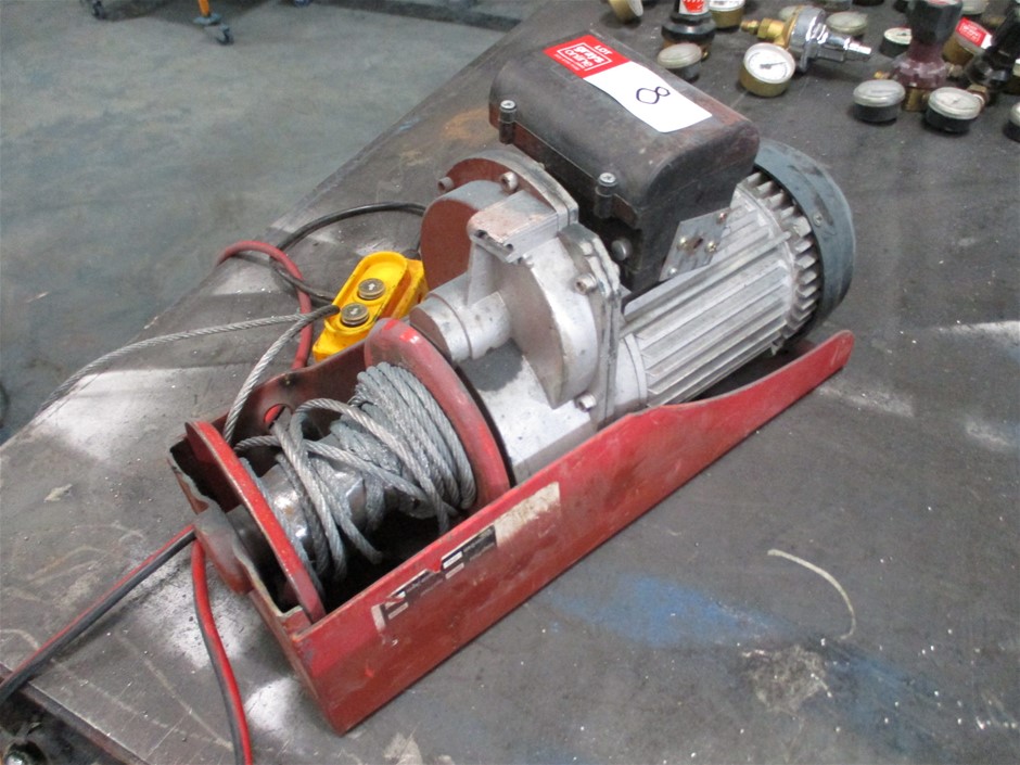 9K Yellow GOLD 0.05CT HI I1 DIAMOND EMERALD RNG