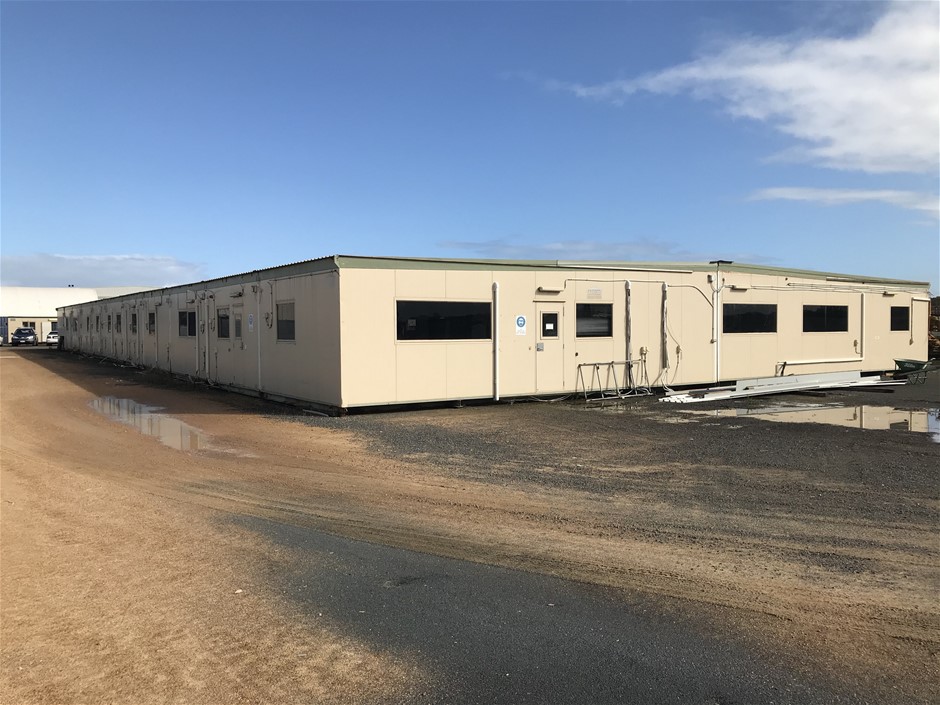 STAYFREE Box of 120 Pads, Regular Ultra Thin w/ Wings. N.B: Damaged box & a