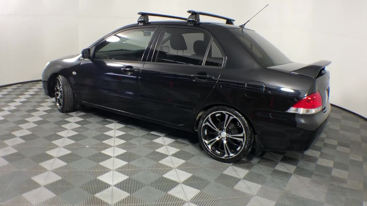 PHILIPS AM/FM Portable Radio AE2160. NB: Minor Use.