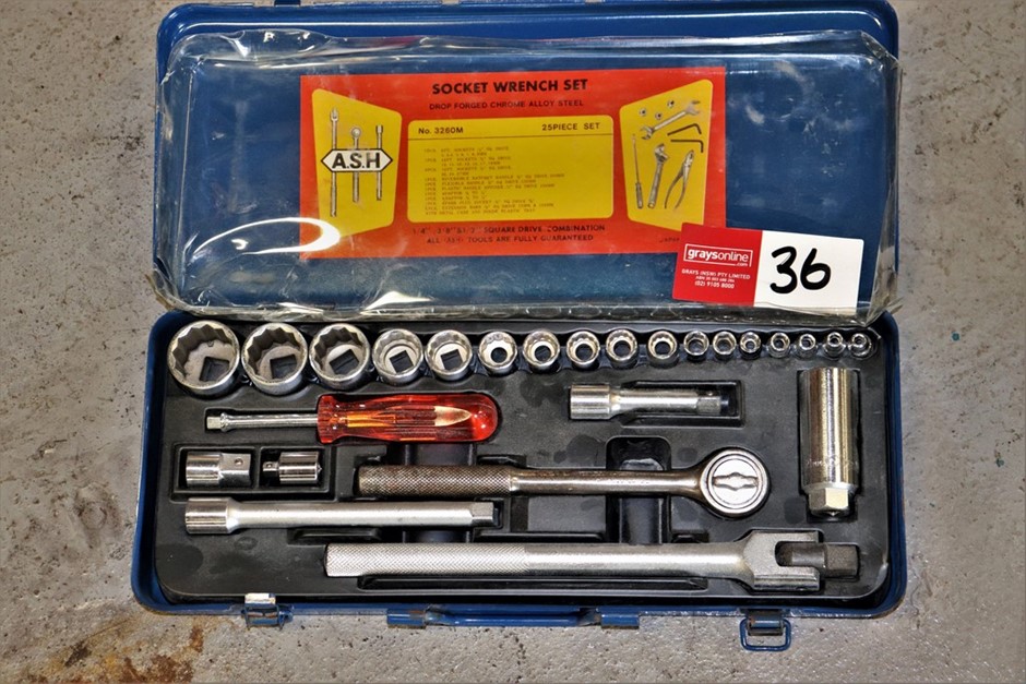 JACHS Men's Bowie Fit Mid-Rise Slim Straight Pant, Size 32x30, 98% Cotton,