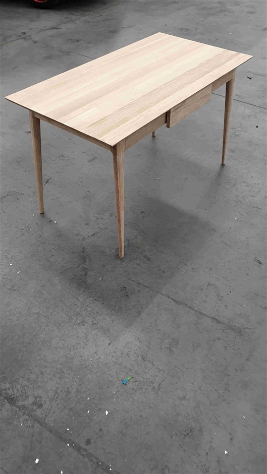 BLENDER BOTTLE Classic Loop Top Shaker Bottle, 28-Ounce, Clear/Black.