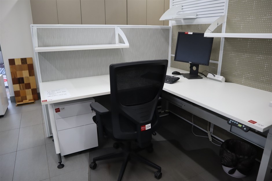 DeWALT 18V Li-Ion XR Cordless Brushless Compact Chainsaw, Skin Only. NB: No