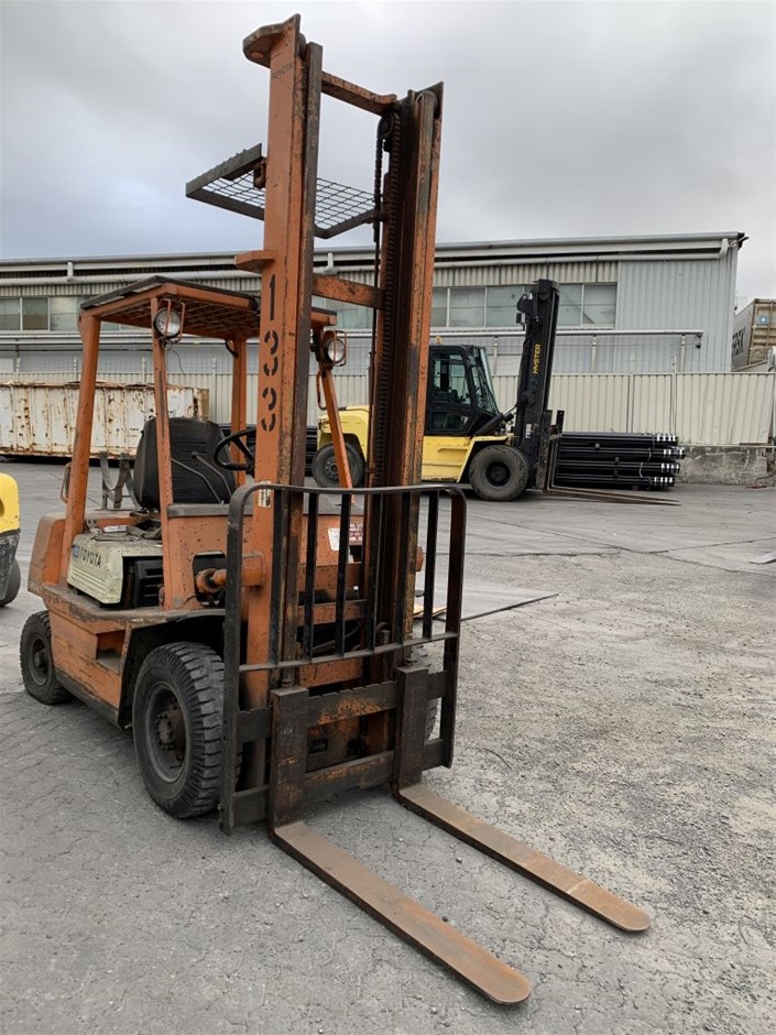 DeWALT 18V XR 5.0Ah Li-ion Cordless Brushless 200mm (7-3/4") Pole Saw - Ski