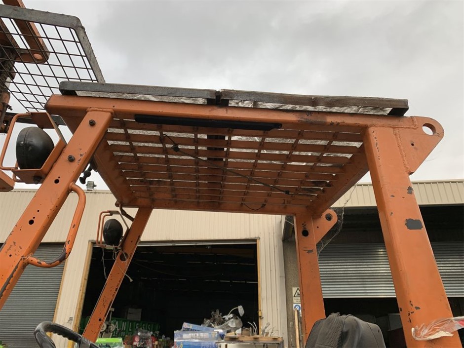 7 x DeWALT 18V 5.0Ah XR Li-Ion Cordless Slide Batteries. NB: Not Working, M