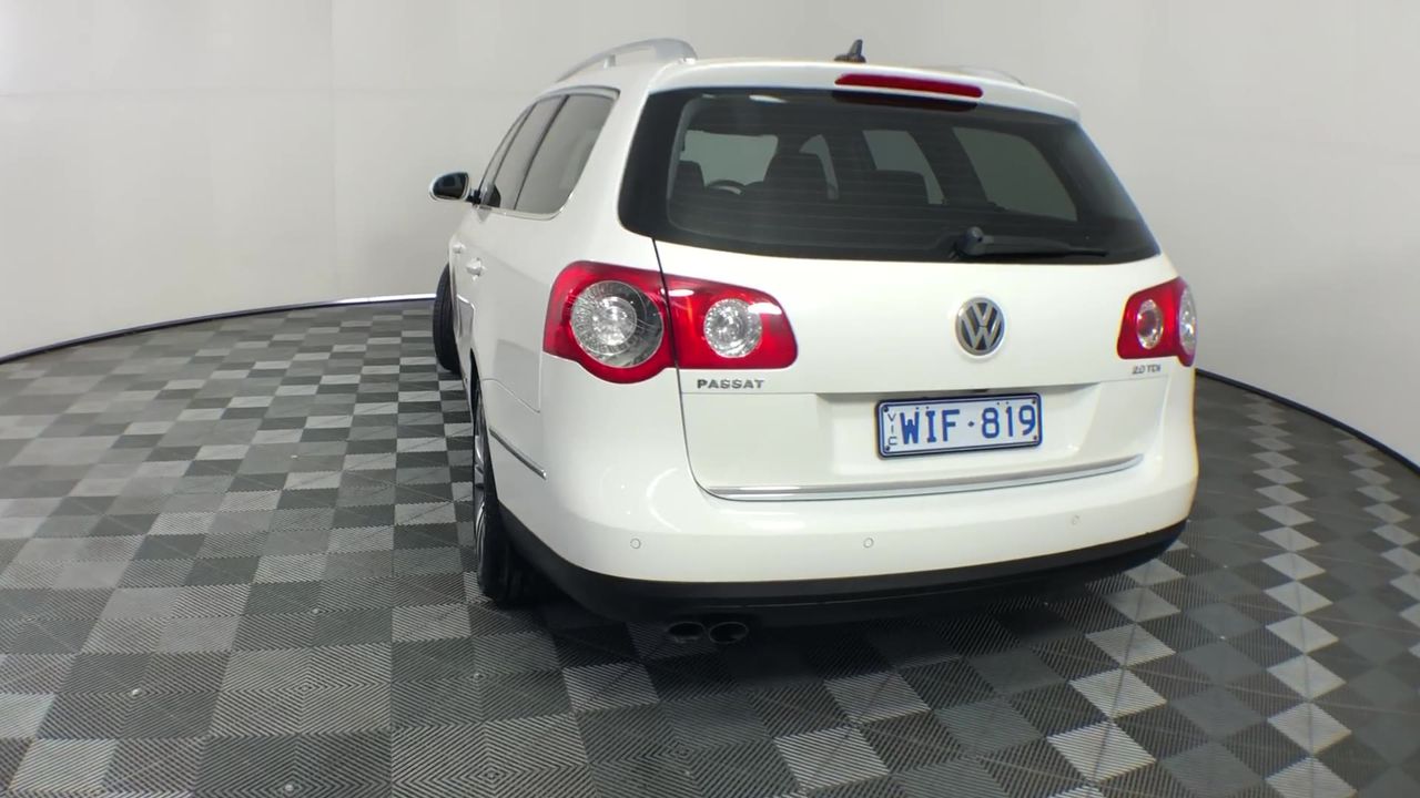 Little Giant Pinot Noir (6x 750mL).