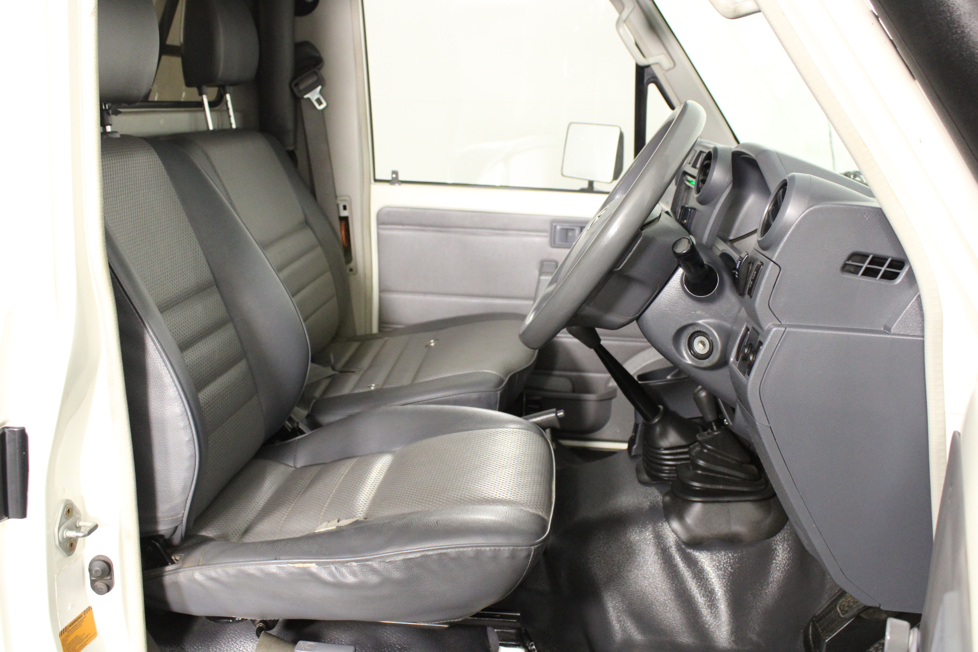 2.65 Carat White/off white diamond various bulk