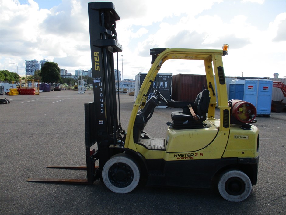 LENOVO YOGA 7 14ACN6 Laptop Ryzen 7 5800U unknown RAM/NO HDD