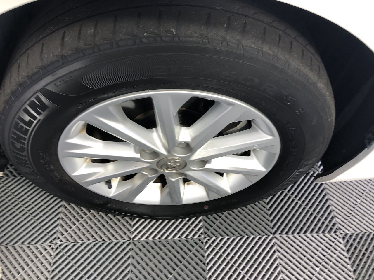 0.25 carat white fancy pear 3 diamonds