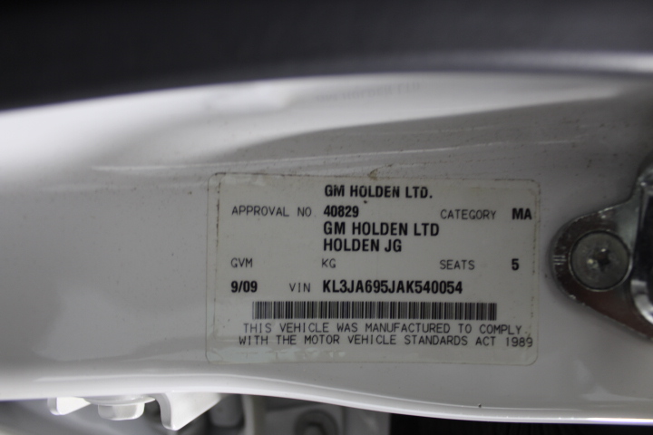 9K YELLOW GOLD 0.33ct F VS TRIO LAB DIAMOND RING