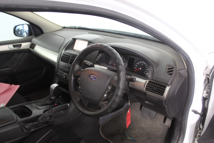 9K WHITE GOLD 0.15ct F VS LAB DIAMOND EMERALD RING