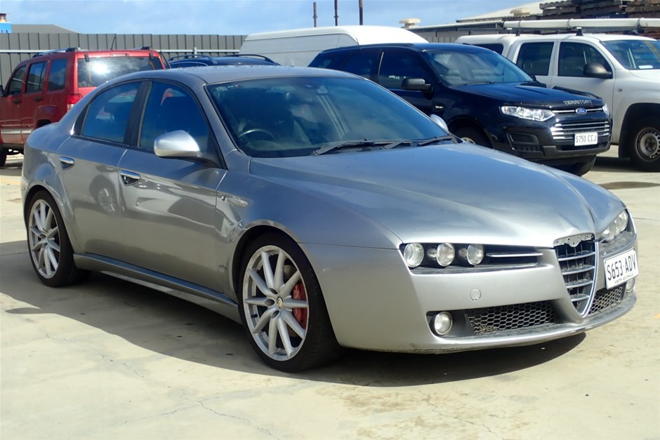 10mm White Pearls with Tiger Eye Gemstone Bracelet