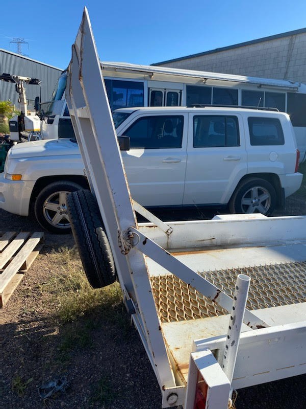 18K White Gold-Filled Link Ring with Simulated Diamonds - Size 10