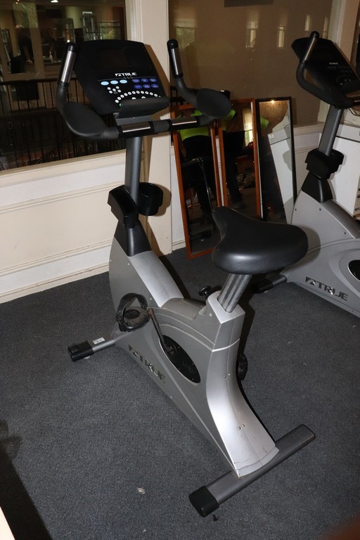 <p>Men’s Portable Toilet 2.4M x 2.4M</p>