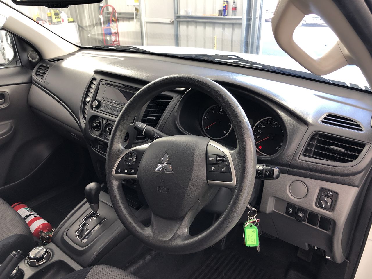 SIGNATURE HOUSEWARES 4 Stoneware Bowls, Variety Colours (Orange Box).