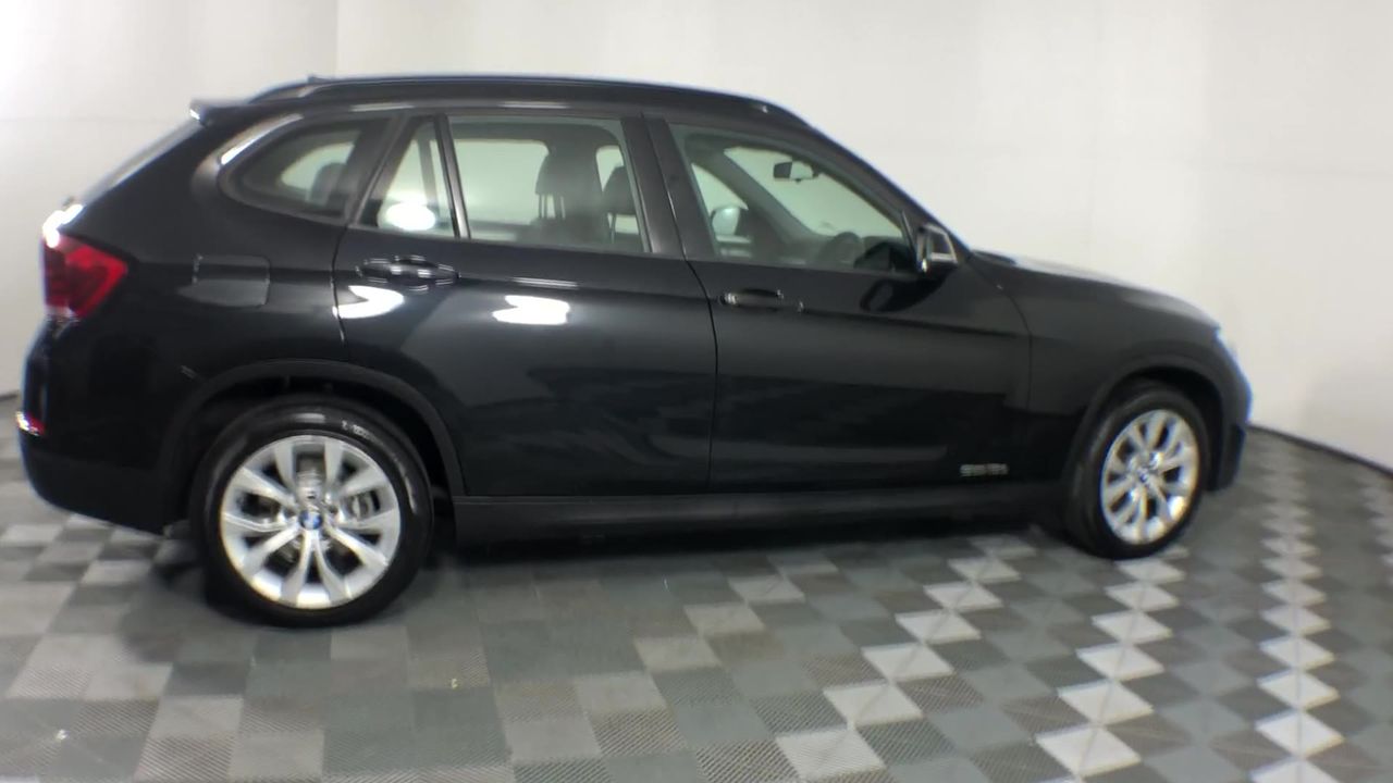 Baccarat 7 Piece Knife Block and Sunbeam Kettle and Toaster