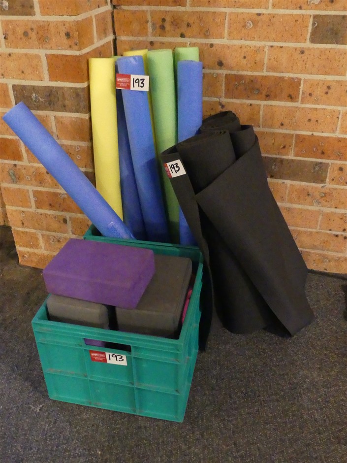 <p>2017 Haulotte Compact 12DX Scissor Lift</p>