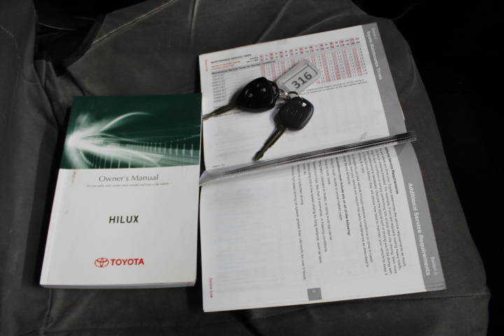 NESCAFE Dolce Gusto Genio S Touch Pod Capsule Coffee Machine, Silver.