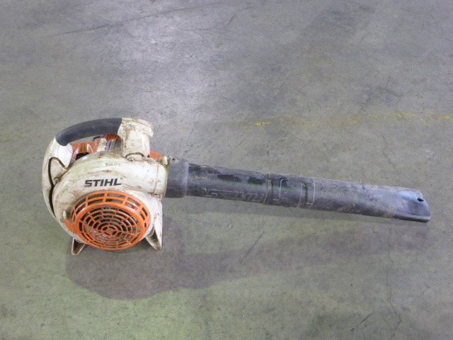 THE BATTERY ORGANIZER Storage Case with Hinged Clear Cover, Includes a Remo