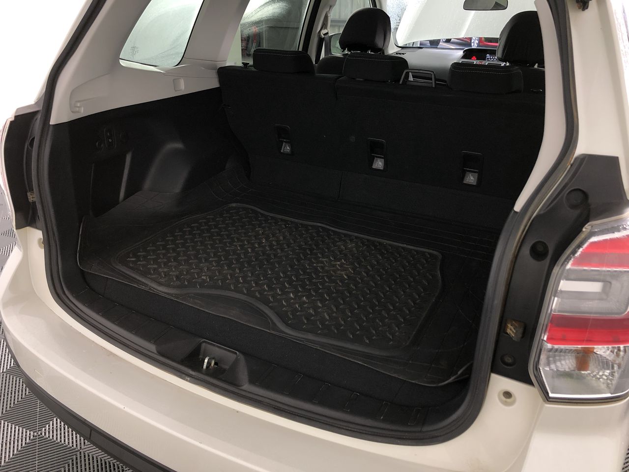 Circle of Friends Pink Moscato Slimline Cans NV (24x 250mL) Limestone Coast