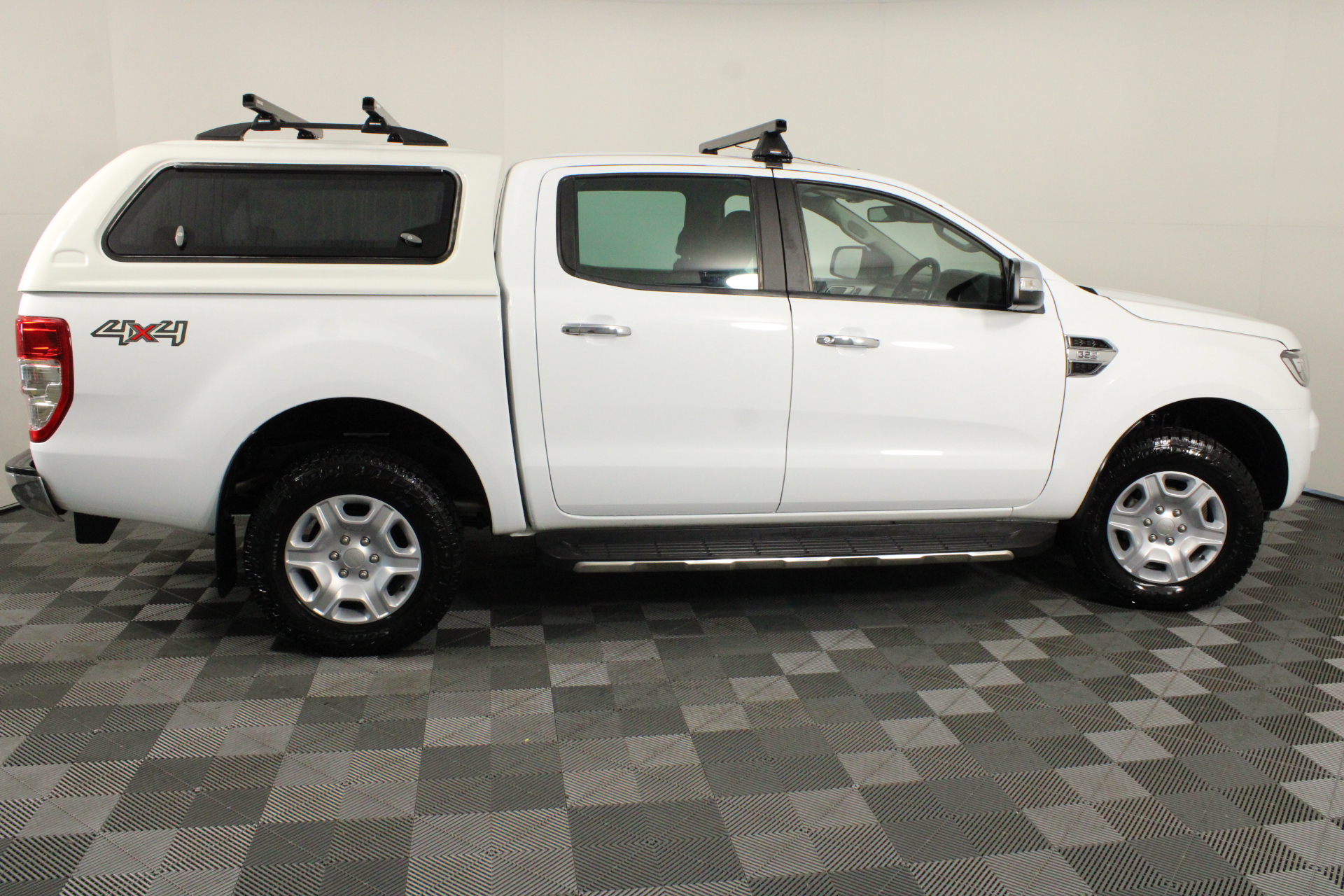 DELSEY Paris Hardside Luggage Carry-on Small Case, Green. NB: minor use