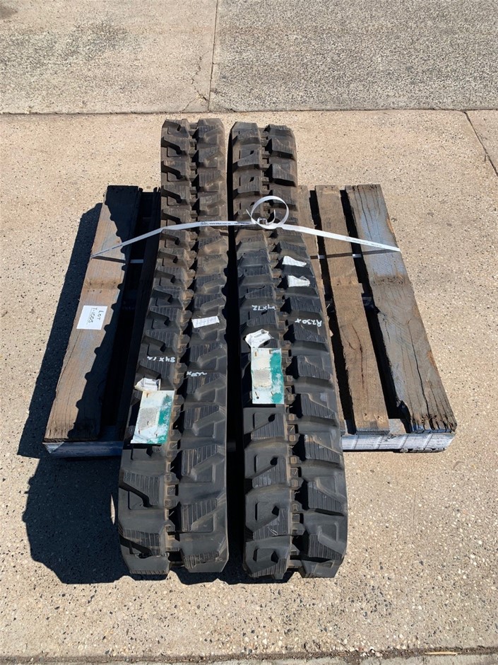 VERA BRADLEY Pale Orchid Heather Reactive Hipster Bag NWT