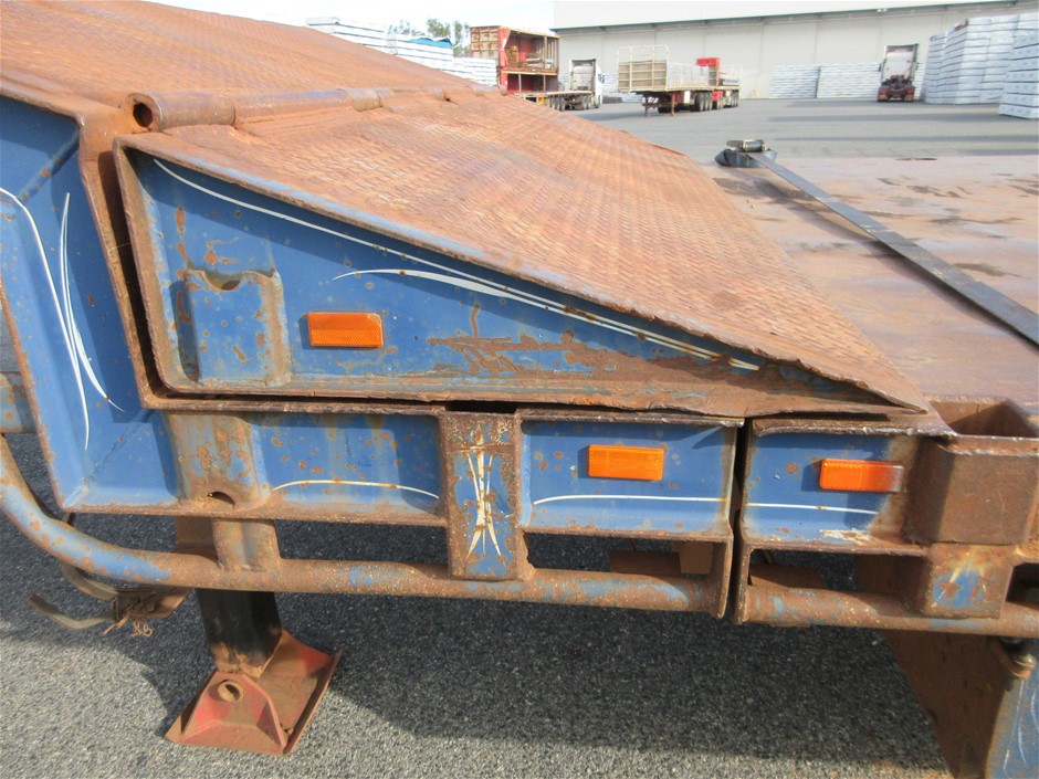 BLACK + DECKER 18V Hammer Drill Kit With Carry Case & 80x Attachments. NB: