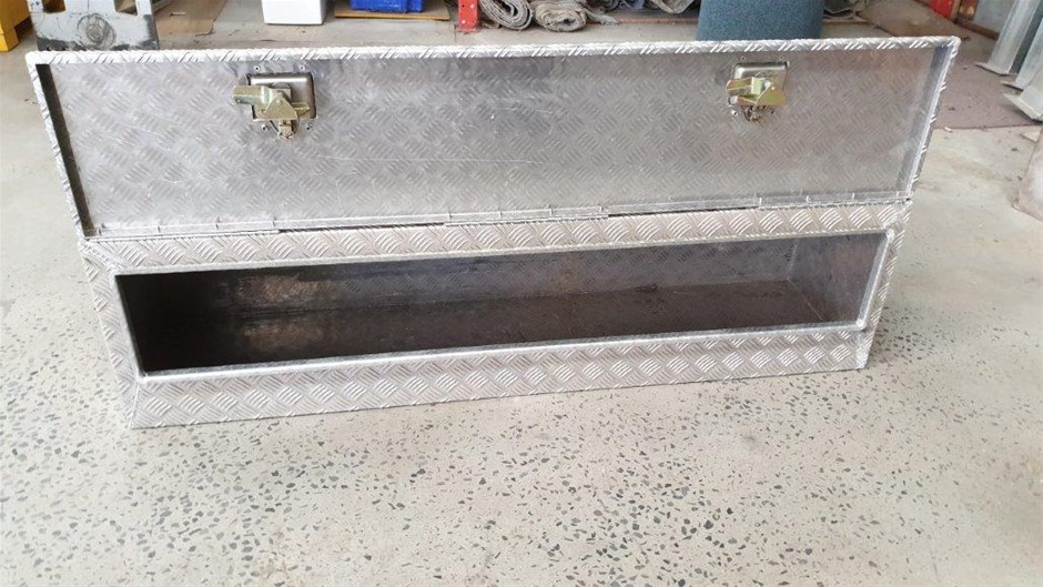 Box of 18 x LUMMAX 16W LED Round Deep Face Commercial Downlights 3000K, Sat