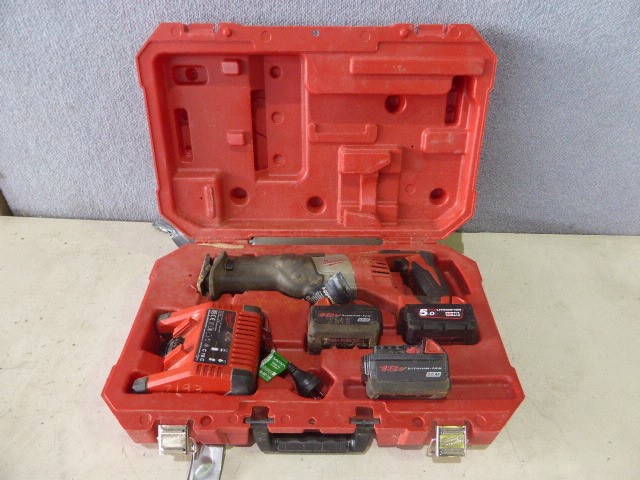 BOSCH 18V Charger & 2.5Ah Lithium-Ion Battery Starter Set. NB: Minor use &