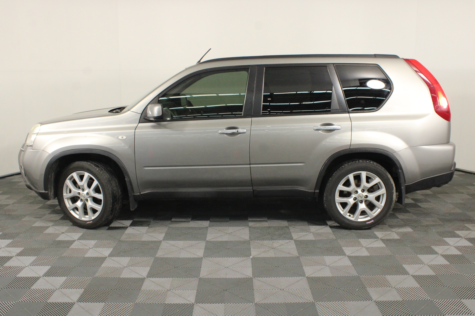 50 x FRONTIER Disposable P2 Flat Fold Respirator with Valve. NB: Not in Ori