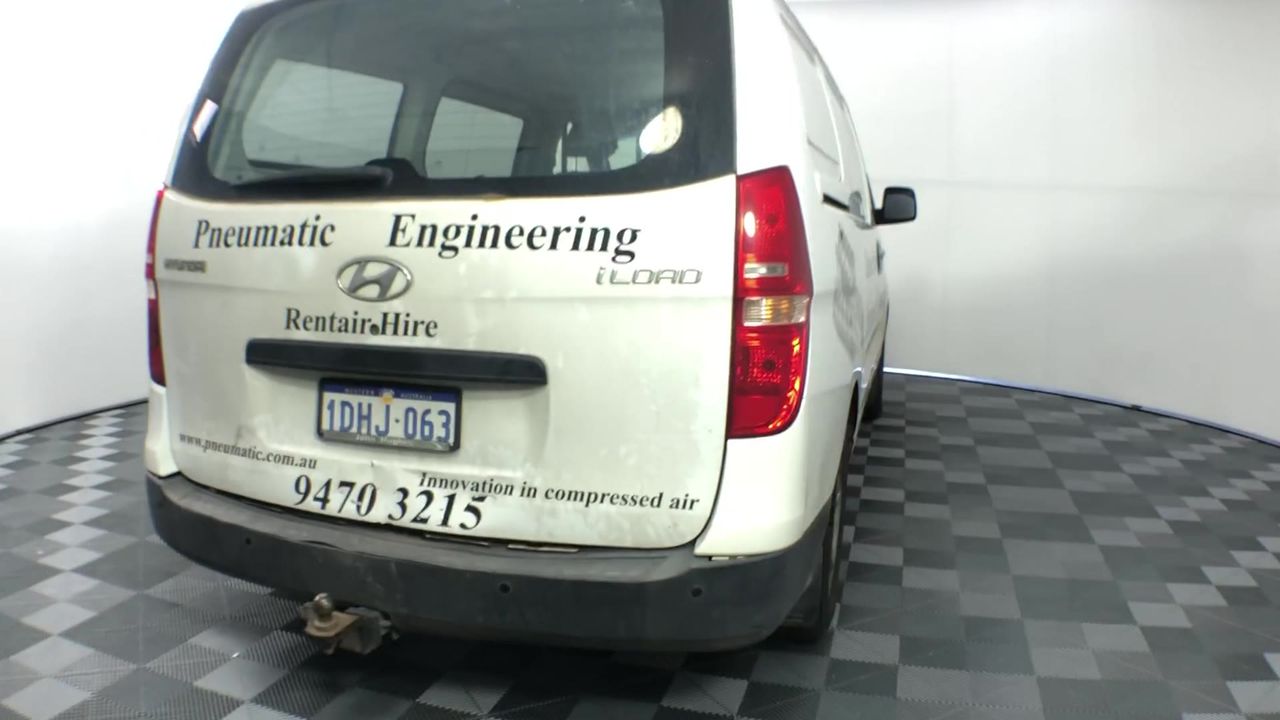 Lindeman's Gentleman's Collection Cabernet Sauvignon (6x 750mL).