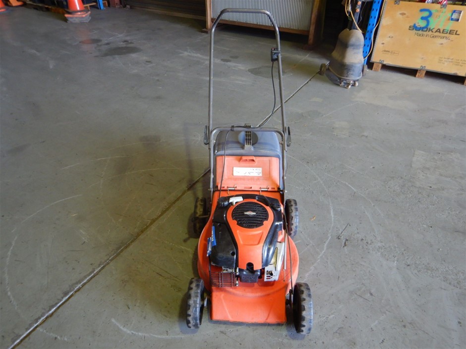 Wolf Blass Red Label Cabernet Merlot (6x 750mL).