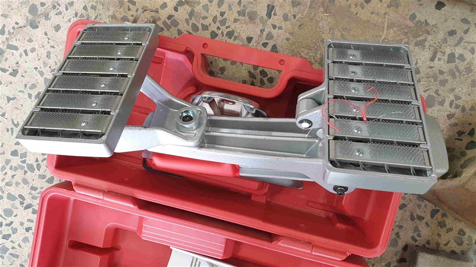 2004 Mustang 3200SE Sports Cruiser