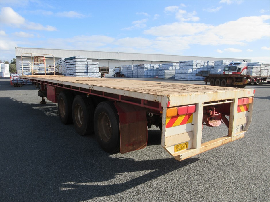 7-8mm White Pearls & Gold Plated Rhinestone Stretch Bracelet.