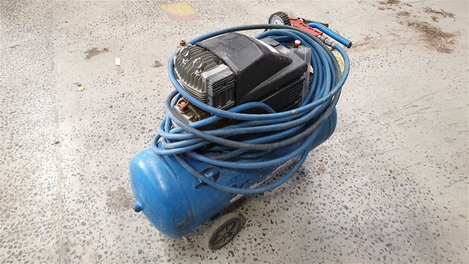 <B>McCormick International Seeder Drill</B>