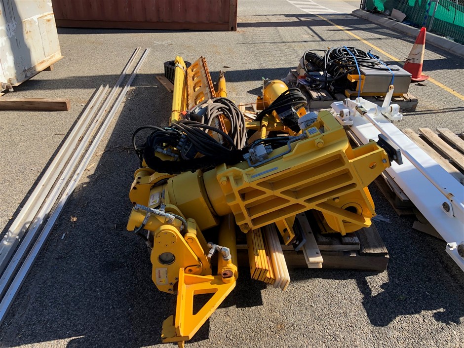 <p>Demtec Extrusion Gun Pro x & Wedge Welder</p>