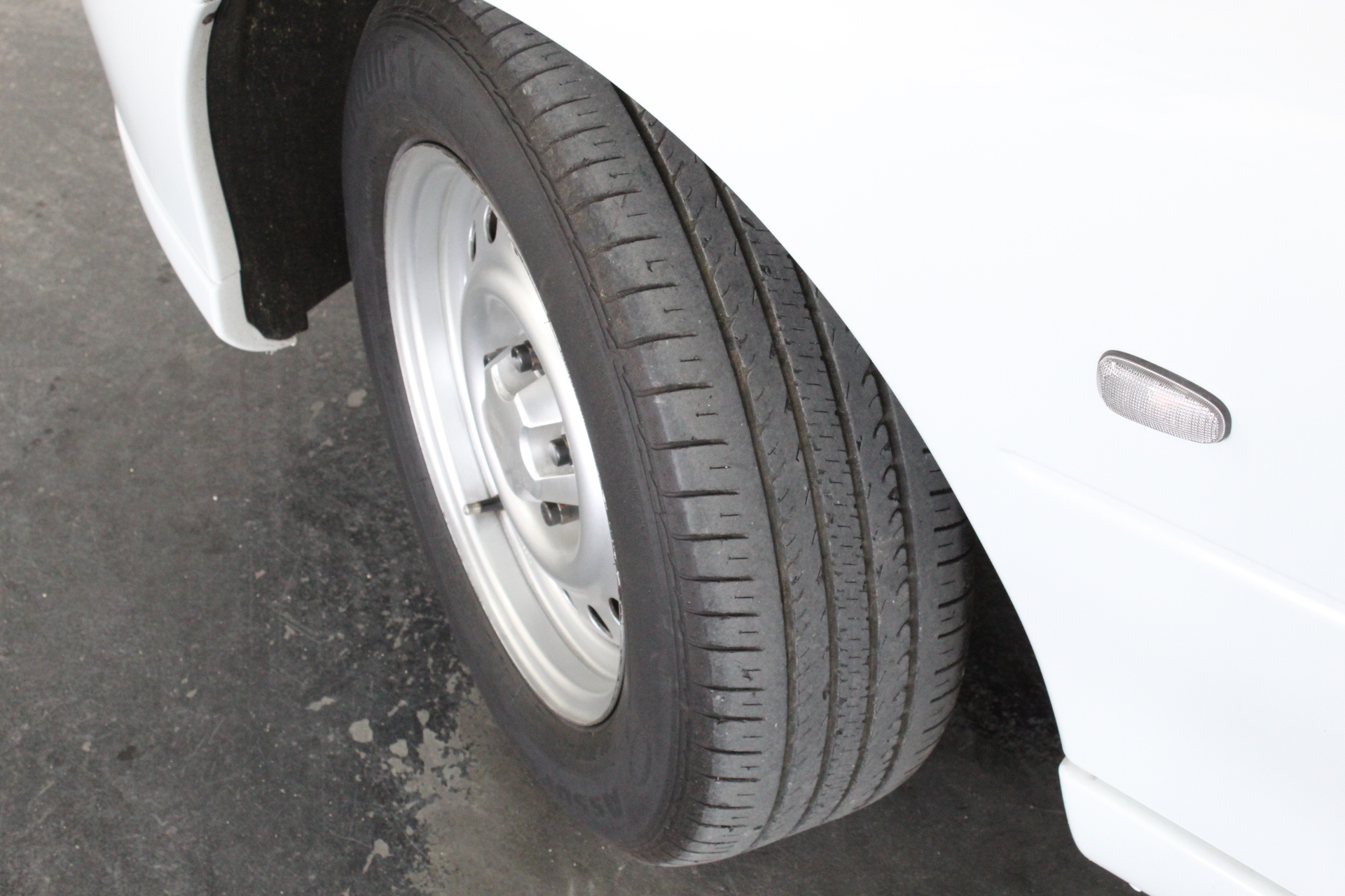 7-8mm White Pearls & Silver Plated Rhinestone Stretch Bracelet.