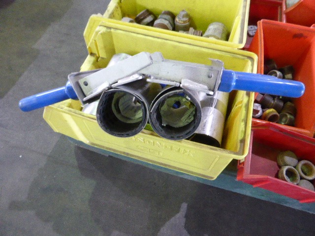 1/100 Scottdale gold bar x 2, 1 Gram Valcumbi & 1Germania Silver bar x 2