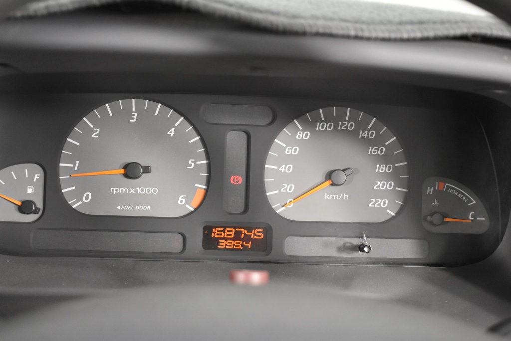 1/100 Scottdale x 2, 1 gram Valcumbi silver bars x 2 & 1 Kilo Copper Bar