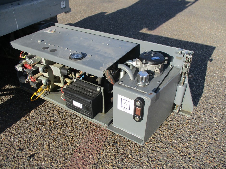 18K White-Filled Cuban Chain Necklace with Simulated Diamonds - 55.8cm