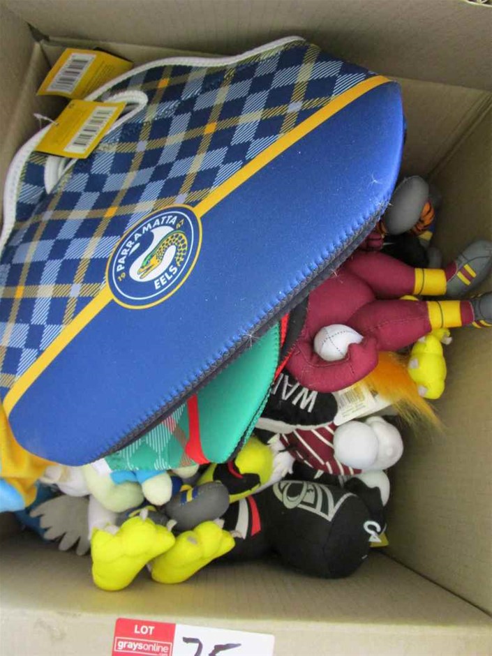 2 x INDIANA JONES: René Belloq (Ceremonial), Marion Ravenwood Toy Figures 6