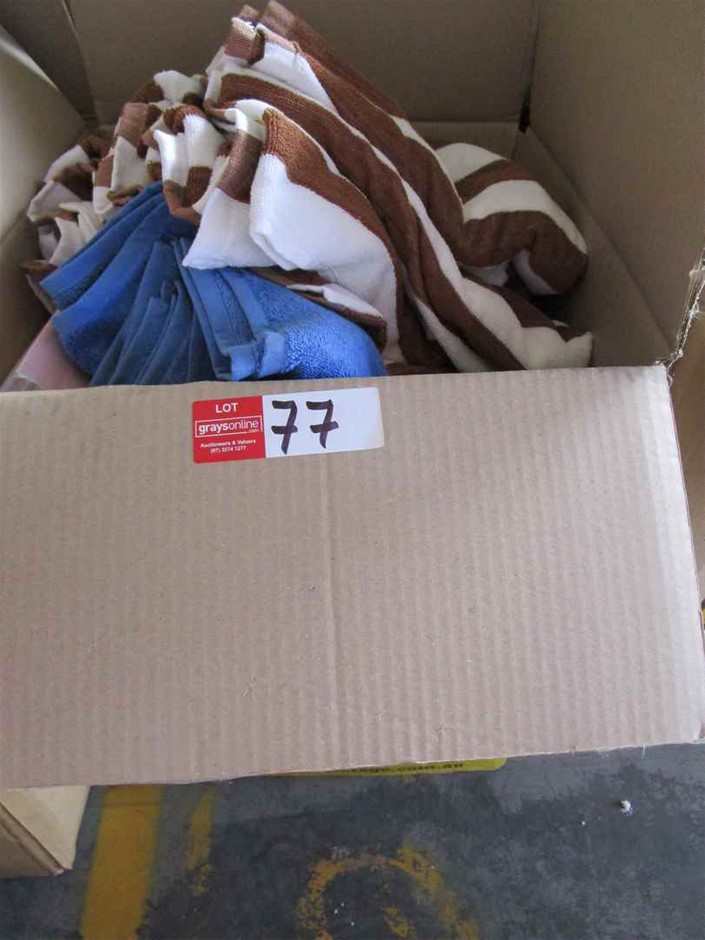 Camco RV Rail Mount Table, 16 ¾-Inches x 12 3/16-Inches | Hangs on Your RV'